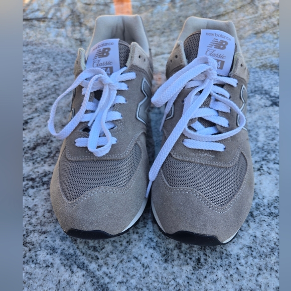 New Balance WOMEN'S 574 GREY/WHITE Sz 10.5 Like New - Picture 4 of 15